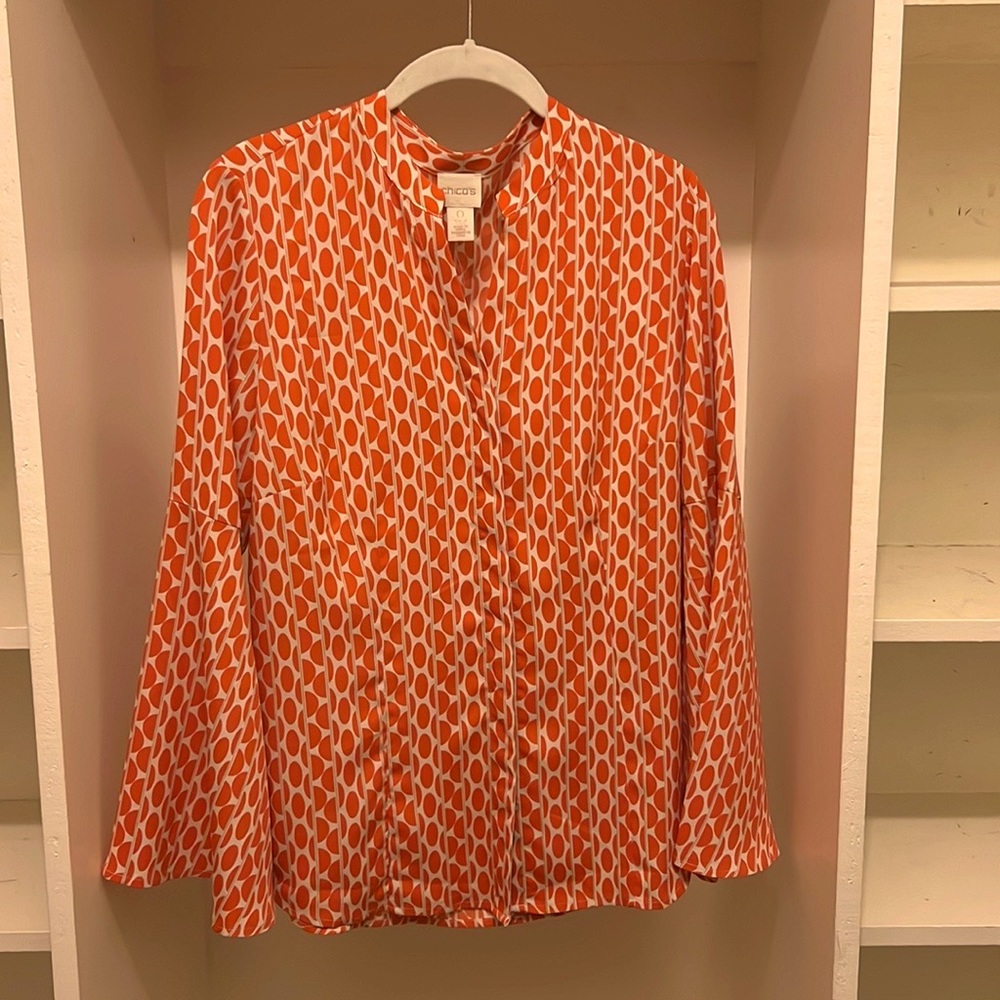 CHICO’S LINEAR GEO SHIRT